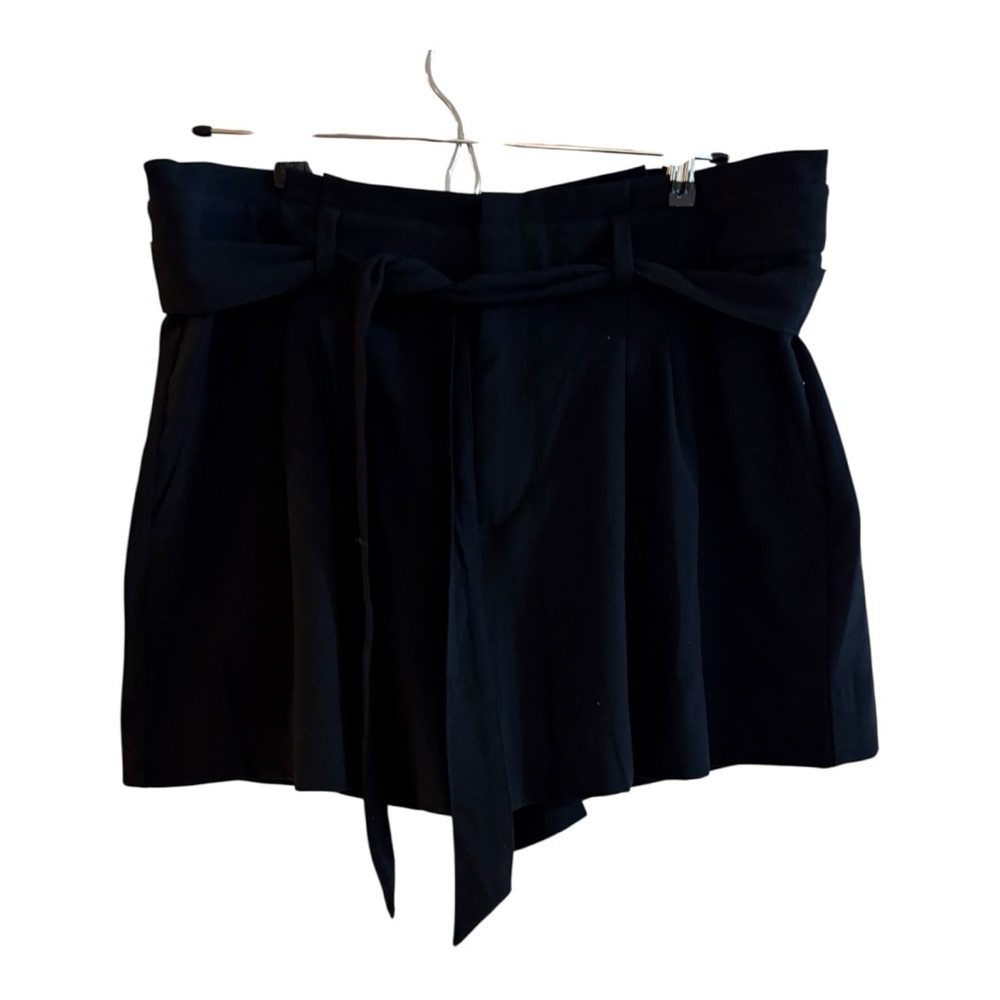 BANANA REPUBLIC~4" Shorts pleats w/cloth tie black Sz 12 Waist 30/4”.